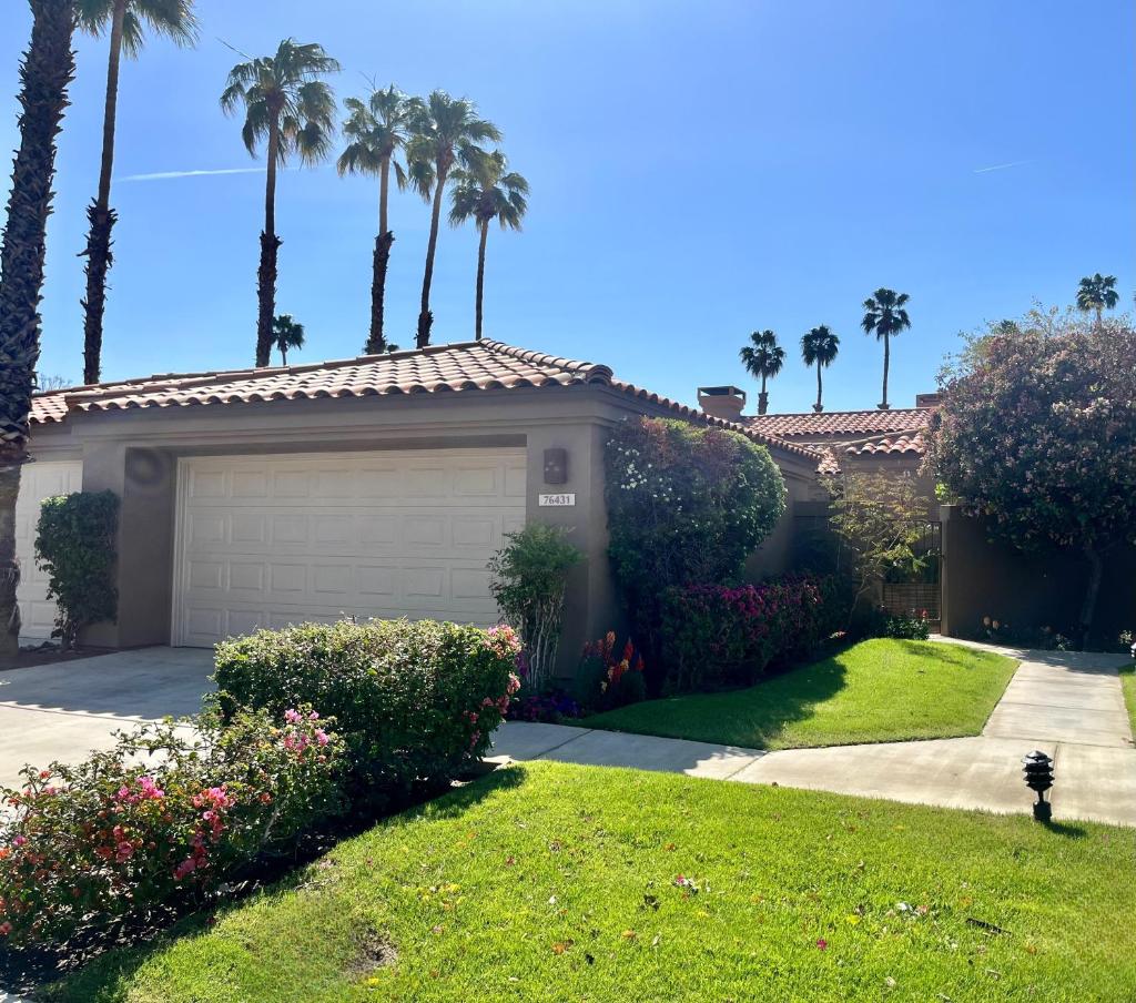 Relax in Palm Valley Comfort image