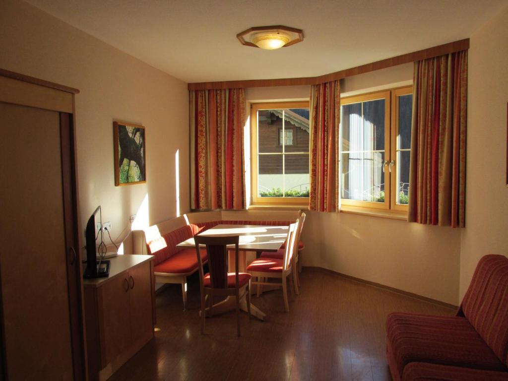Hotel Apart Alpenschlössl photo 1