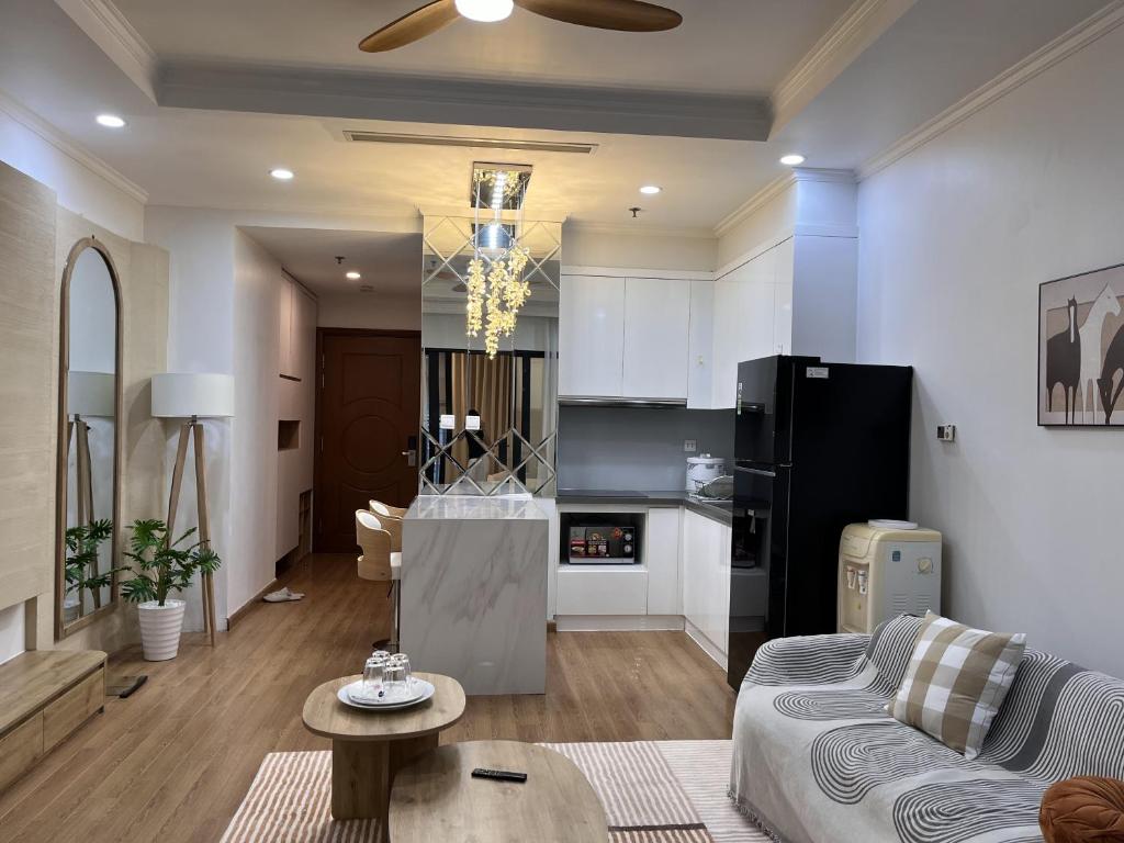 U Home - 1 BR apartment at Vinhomes Royal City