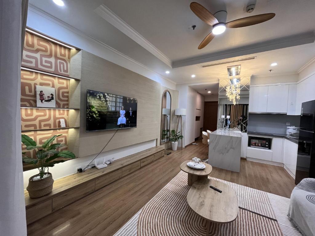 U Home - 1 BR apartment at Vinhomes Royal City