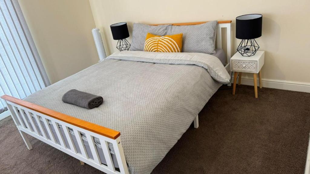 LovelyHome4 Family & Contractors Leeds - Tap to explore photos