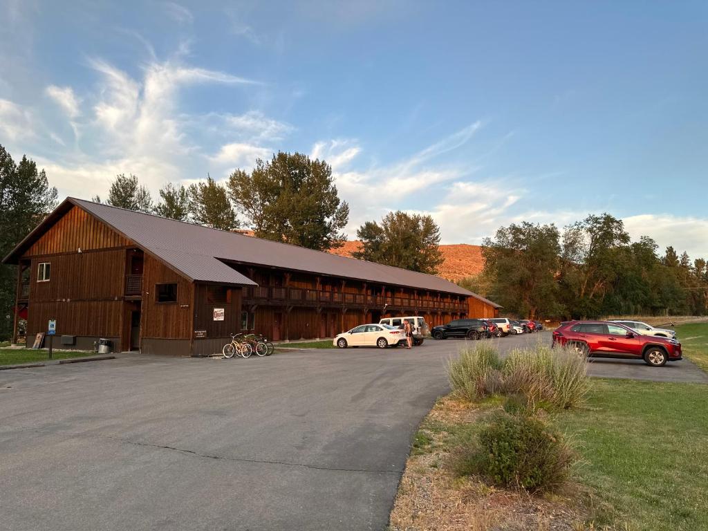 Methow River Lodge & Cabins image