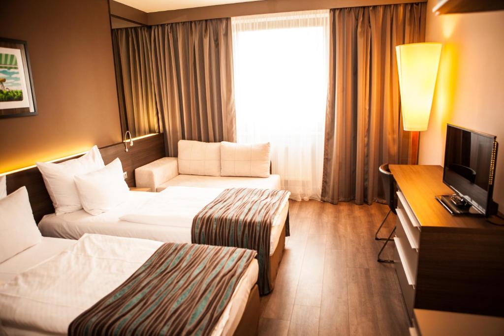 Expo Hotel photo 3