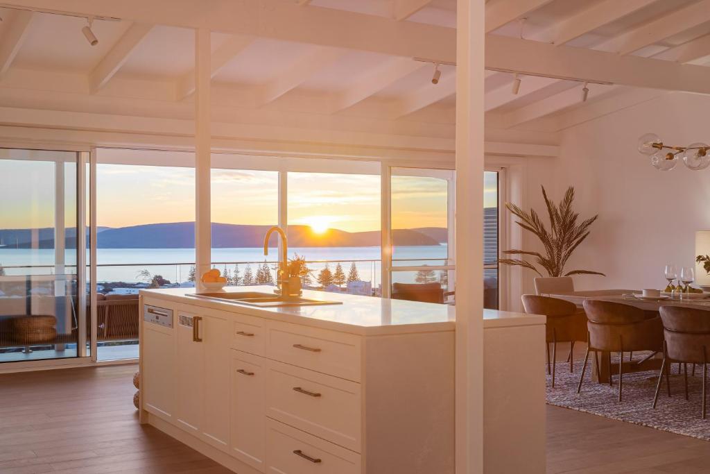 The View, Albany Holiday House