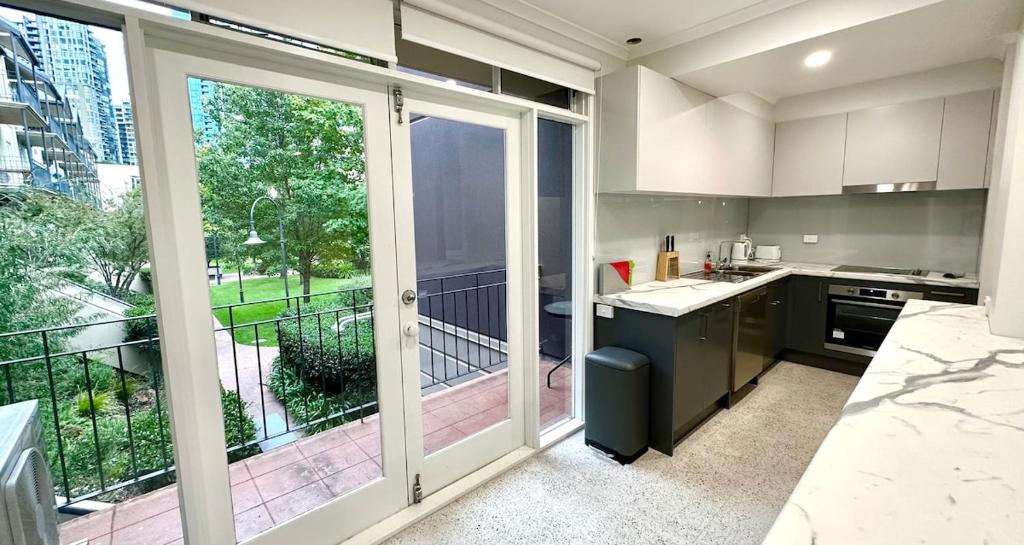 Garden Complex - Bright and Spacious 3-Bedroom Apartment photo 2