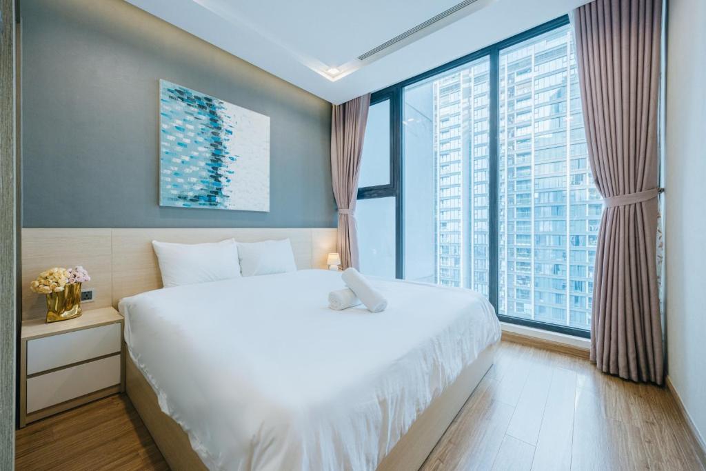 Luxury 2BR Apartment @ Vinhomes Metropolis Hanoi