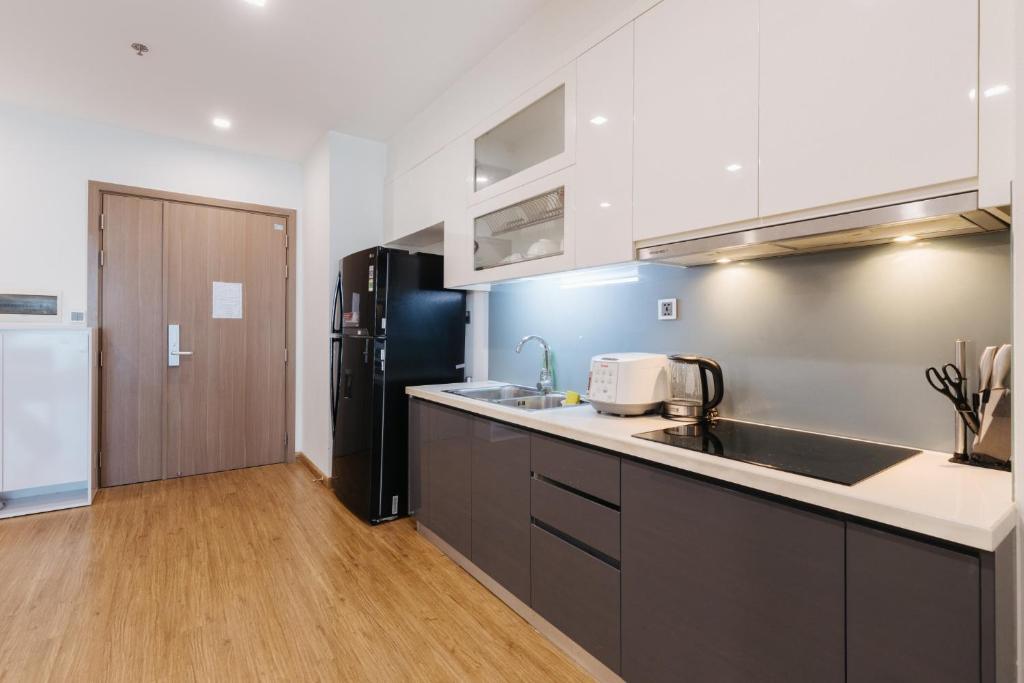 Luxury 2BR Apartment @ Vinhomes Metropolis Hanoi