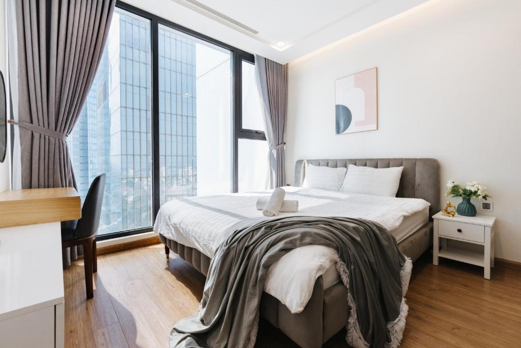 Luxury 2BR Apartment @ Vinhomes Metropolis Hanoi