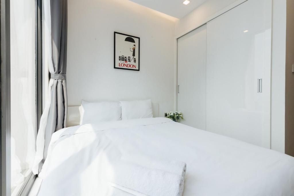 Luxury 2BR Apartment @ Vinhomes Metropolis Hanoi