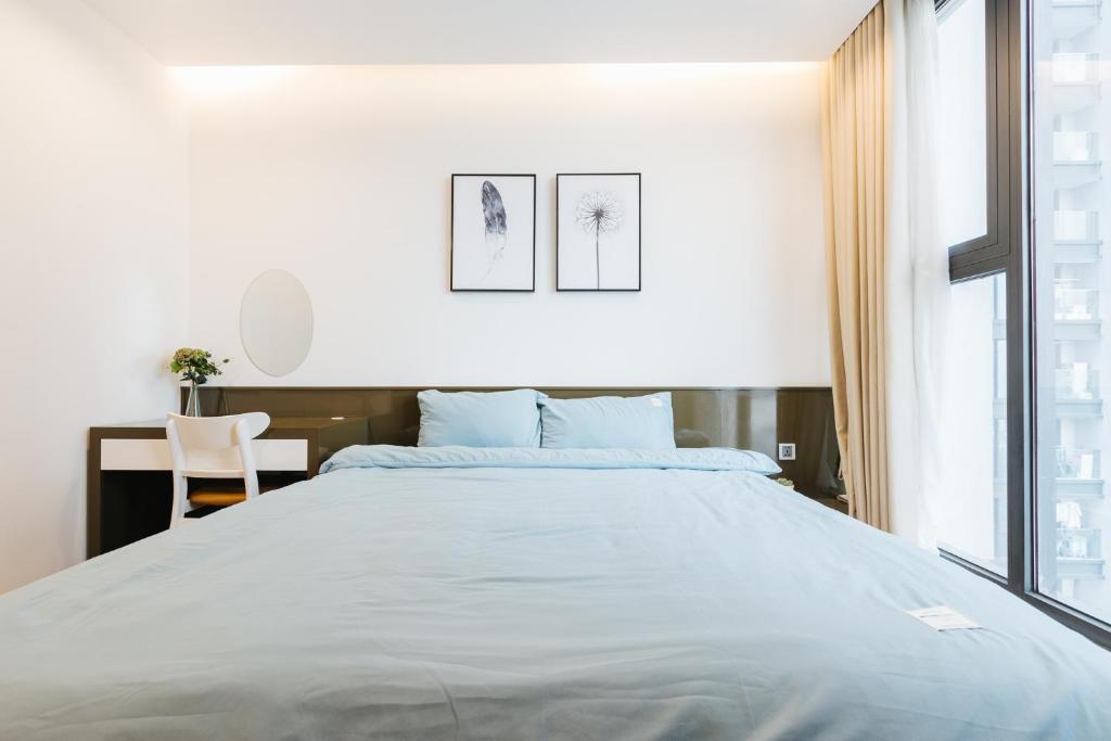Luxury 2BR Apartment @ Vinhomes Metropolis Hanoi