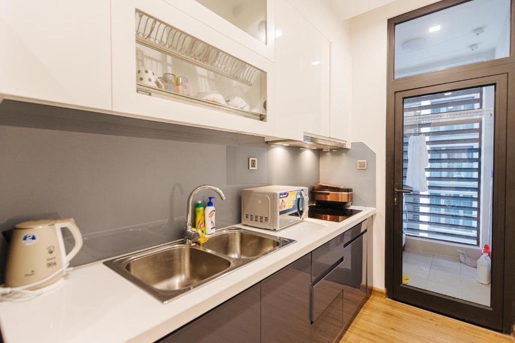 Luxury 2BR Apartment @ Vinhomes Metropolis Hanoi