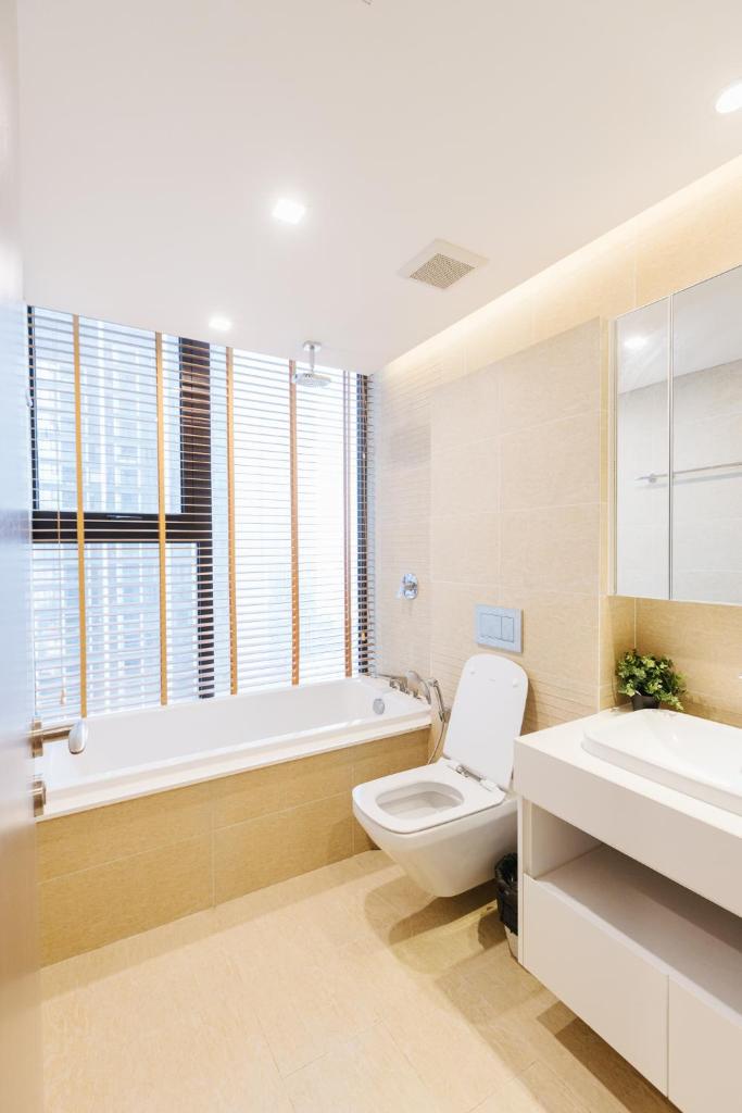 Luxury 2BR Apartment @ Vinhomes Metropolis Hanoi