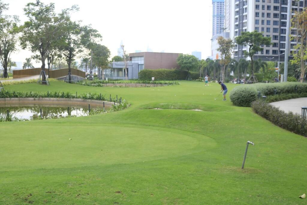 Luxury service Apart with 2br Vinhome Central Park