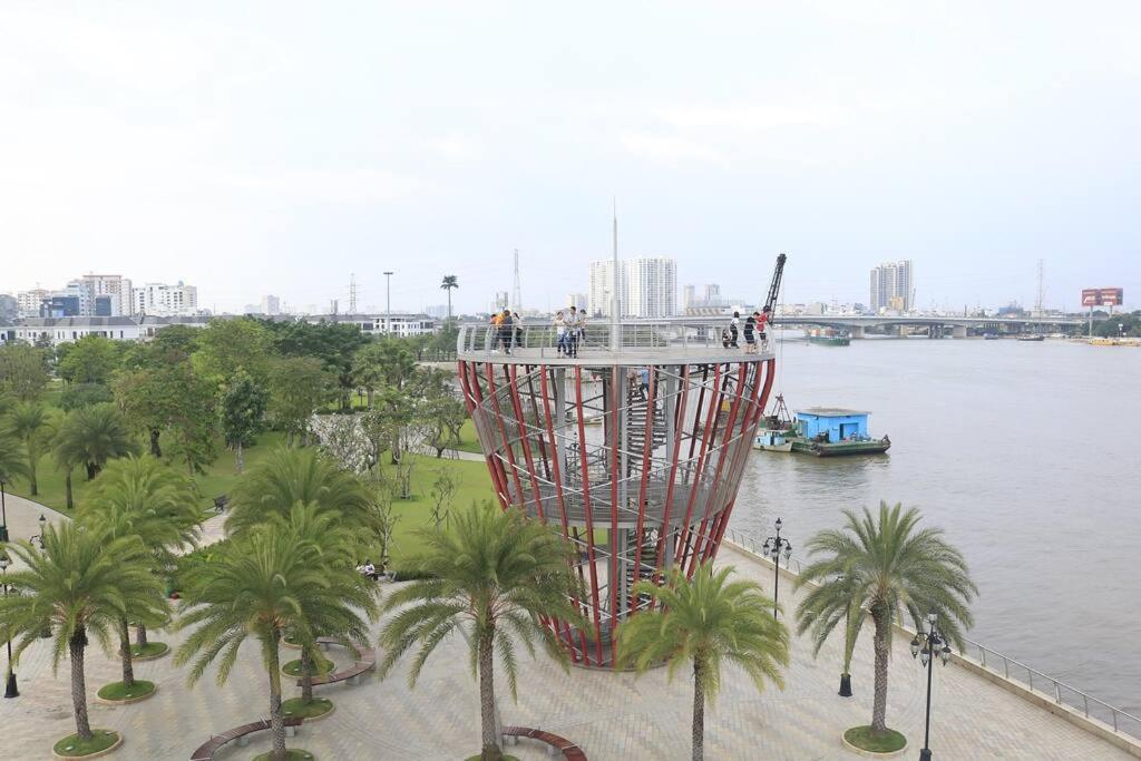 Luxury service Apart with 2br Vinhome Central Park