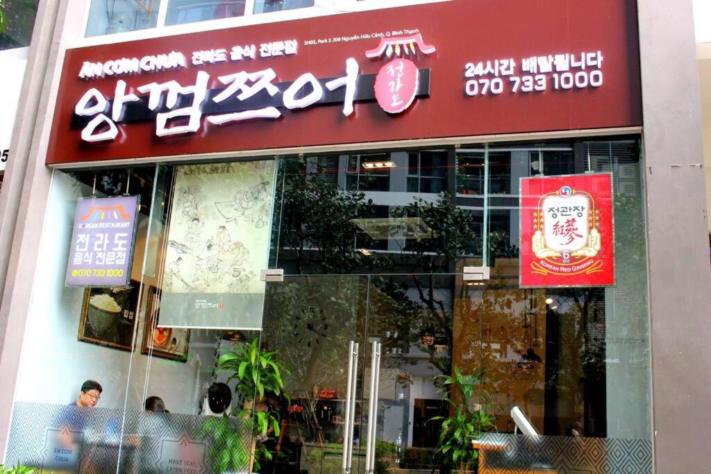 Luxury service Apart with 2br Vinhome Central Park