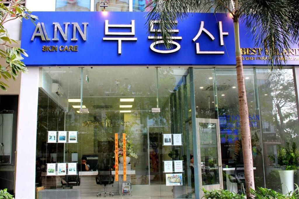 Luxury service Apart with 2br Vinhome Central Park