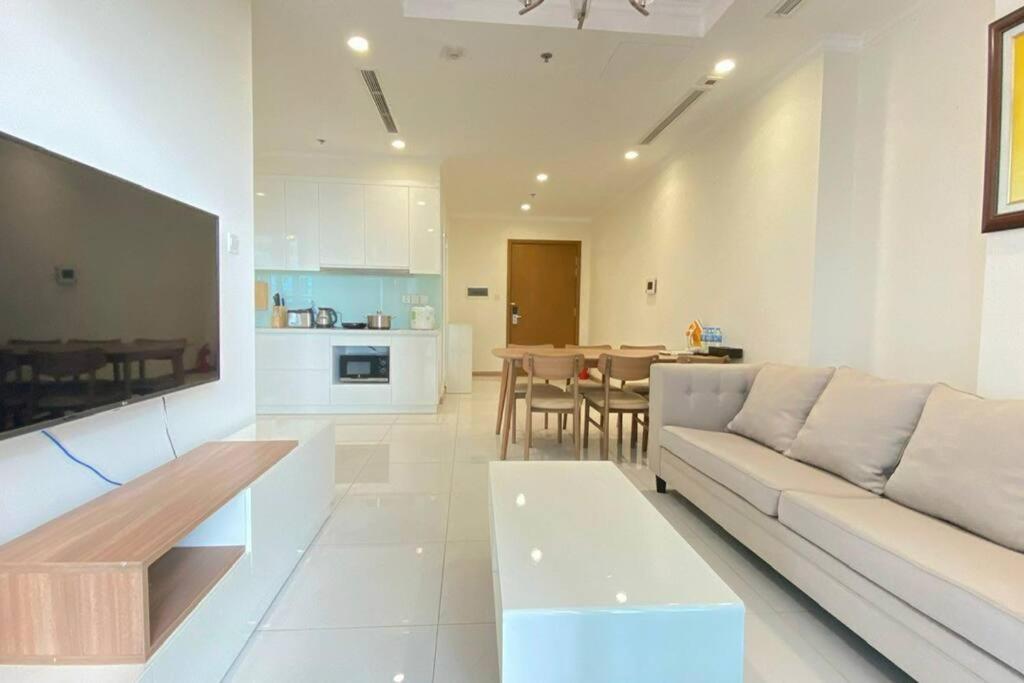 Luxury service Apart with 2br Vinhome Central Park