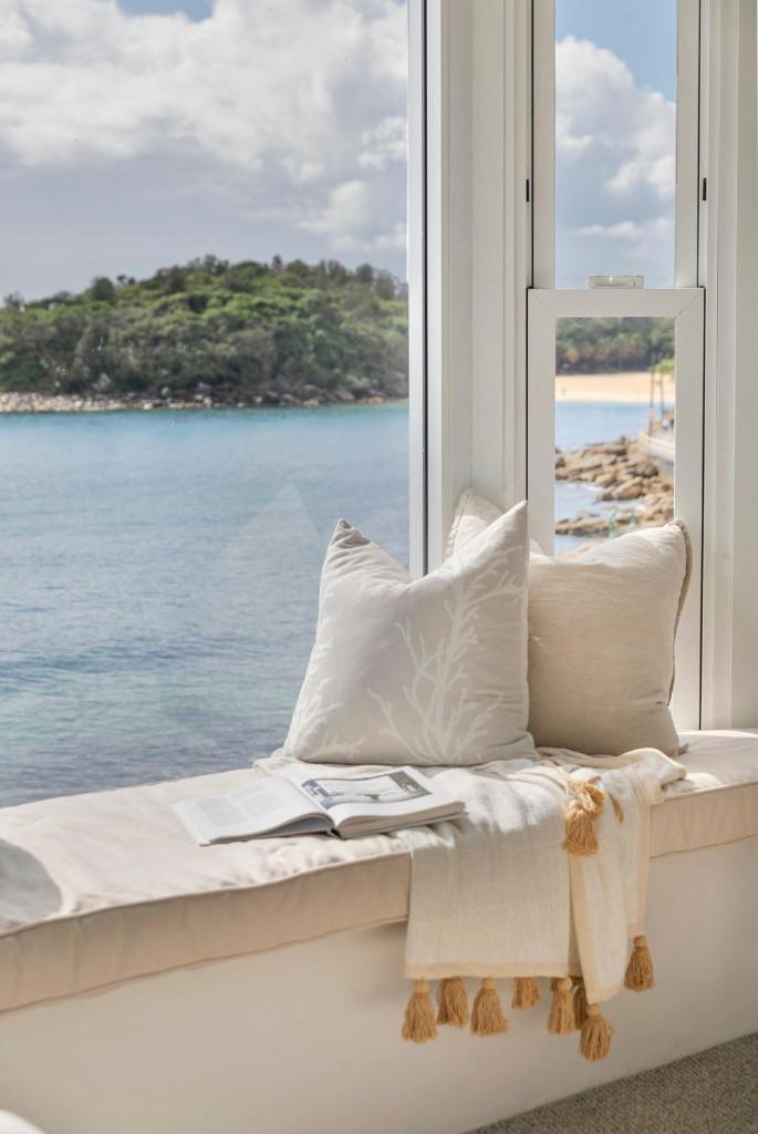 Luxury Manly Oceanfront Getaway photo 2