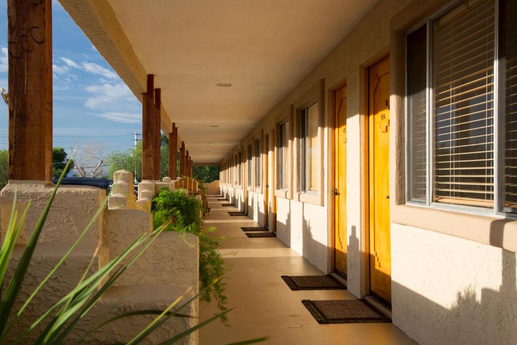 Fort Verde Suites Motel image