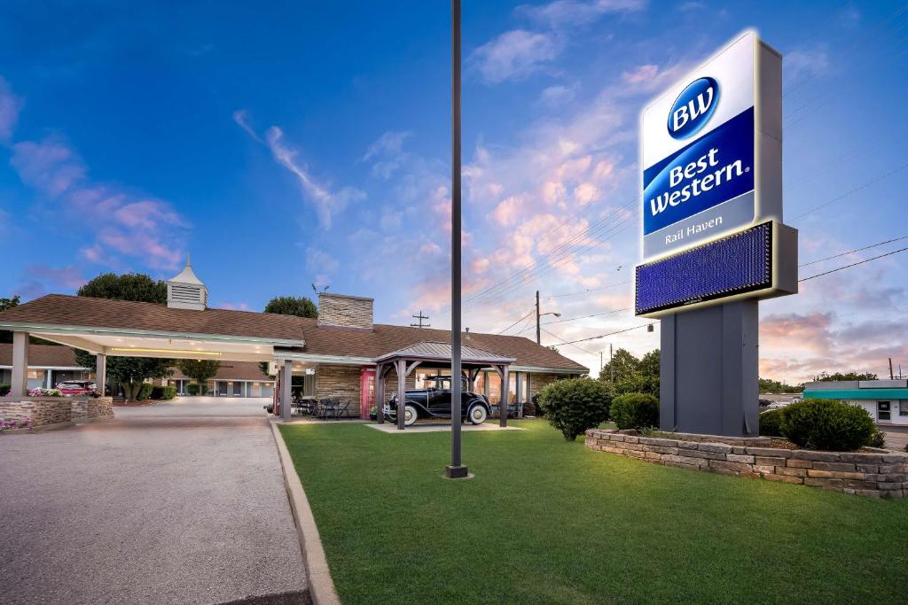 Best Western Route 66 Rail Haven image
