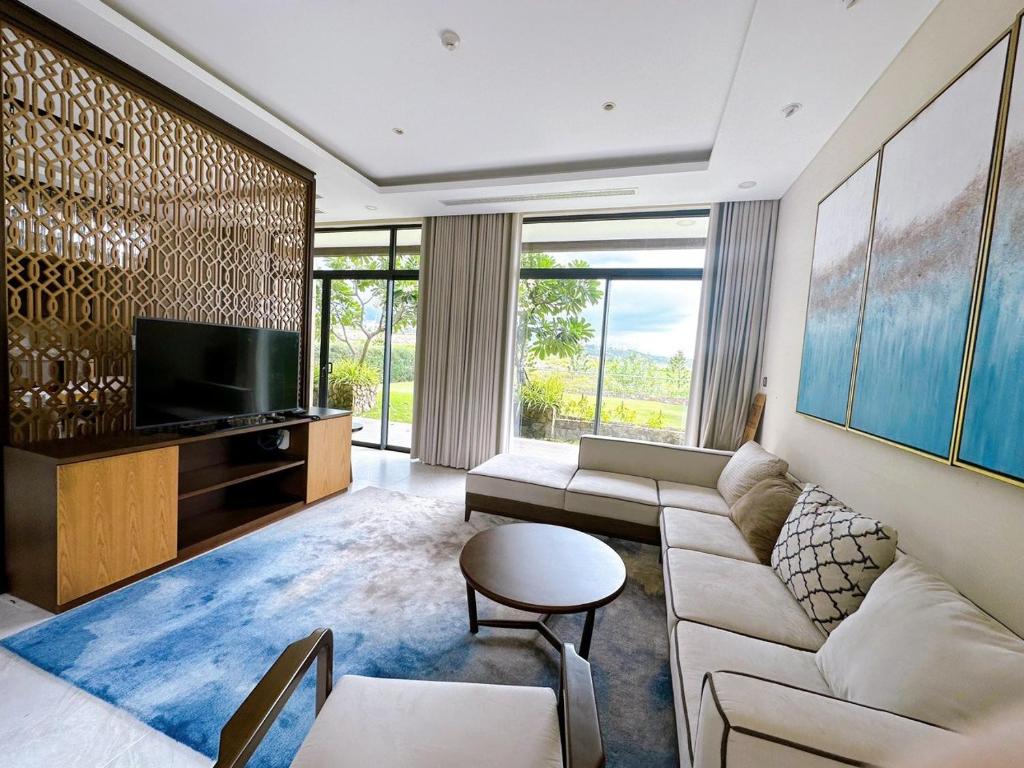 Phoenix Pool Villa & Resort Cam Ranh
