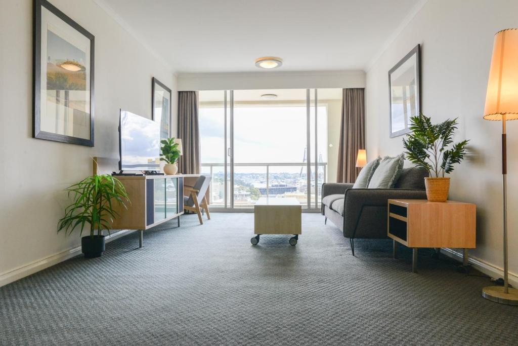 Stunning Apartment With High-Level Views photo 2