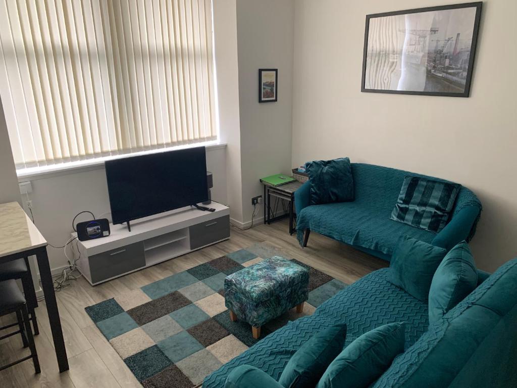 The Cochno Flat, Clydebank - Tap to explore photos