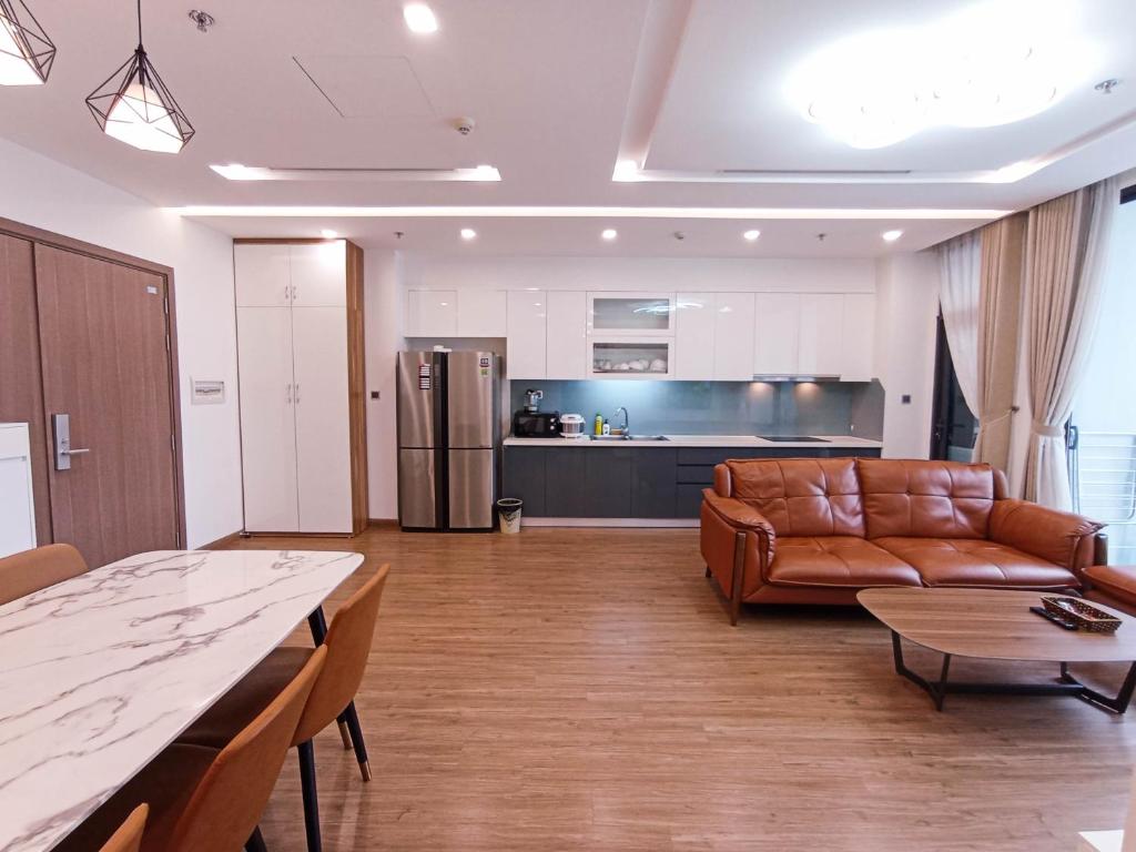 Luxury 2BR Apartment @ Vinhomes Metropolis Hanoi