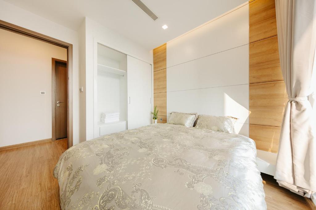 Luxury 2BR Apartment @ Vinhomes Metropolis Hanoi