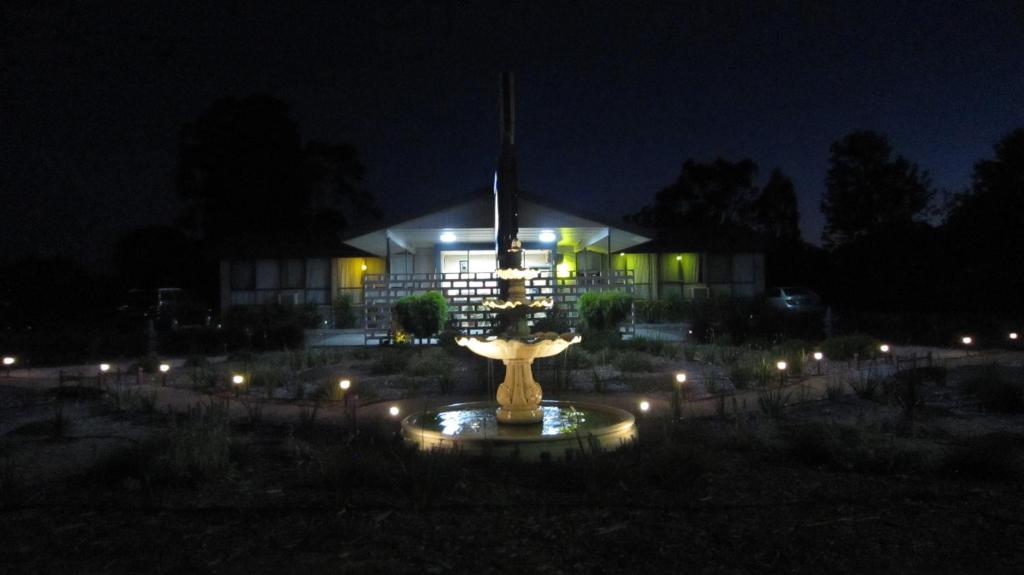 Castle Creek Motel photo 1