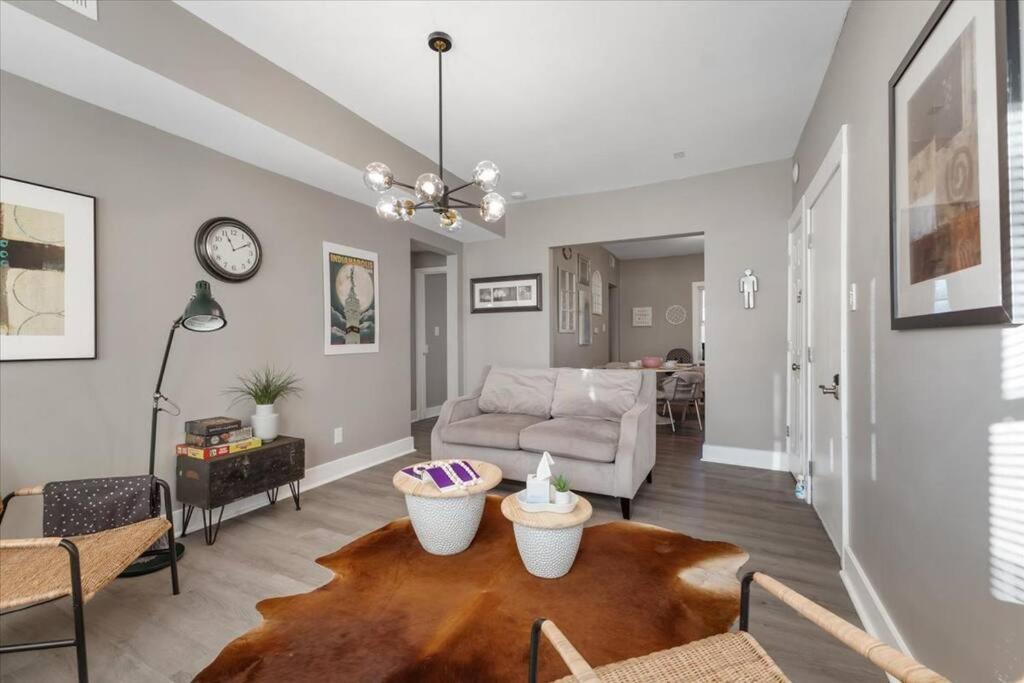 Convenient 2BR Near Convention & Hospitals image