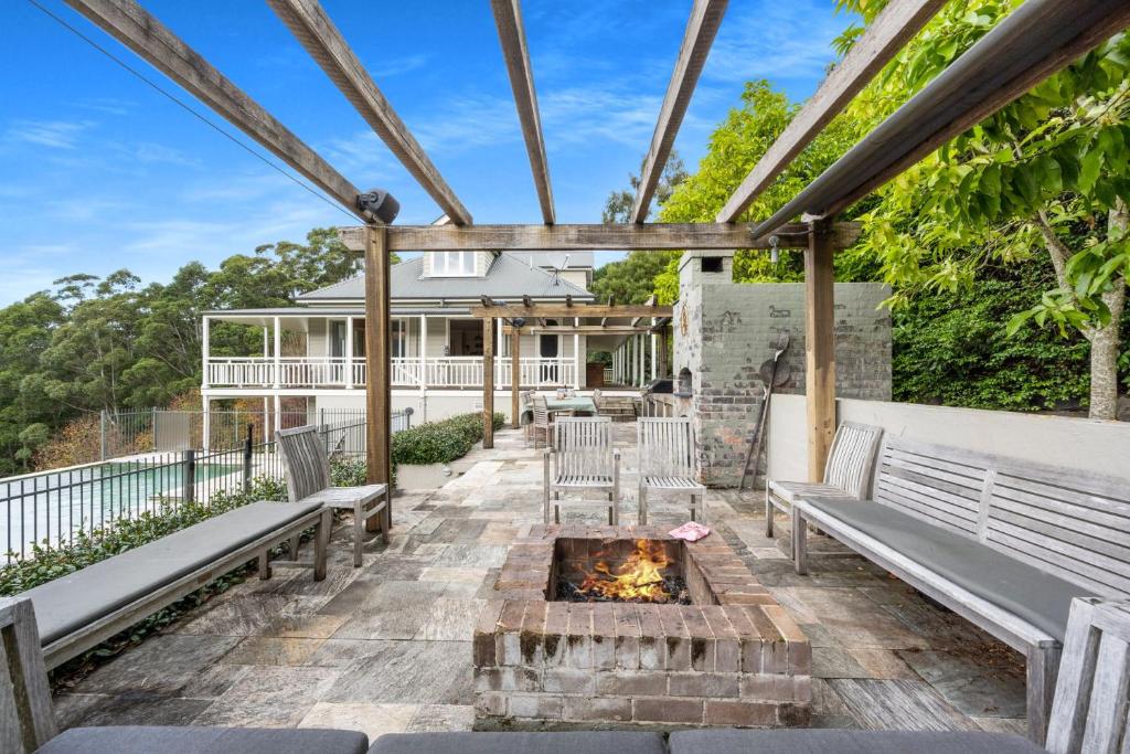 Eagles Rise - Classically Designed Country Home photo 2