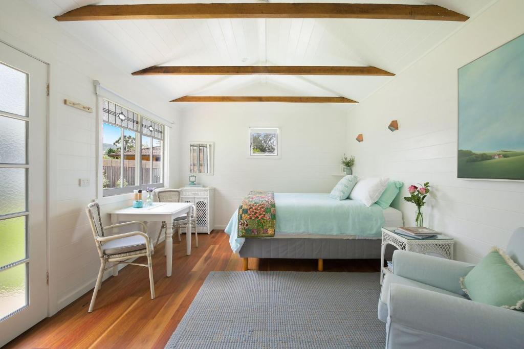 Fremily Cottage - Charming White Cottage photo 2