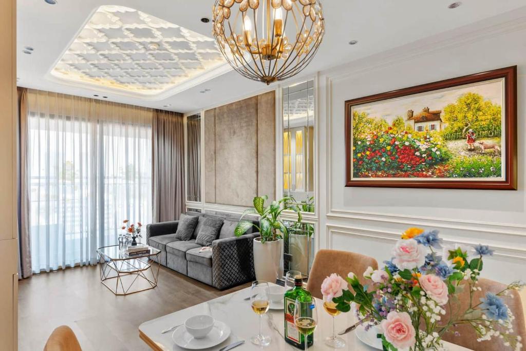Urban Zen Saigon - Royal Apartment D4