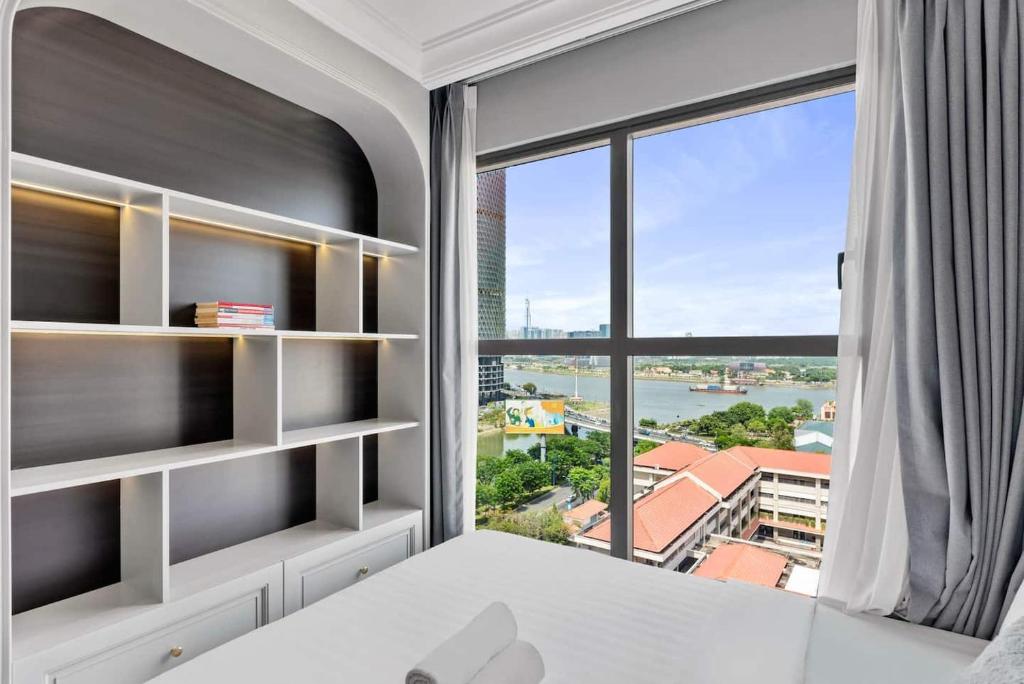 Urban Zen Saigon - Royal Apartment D4
