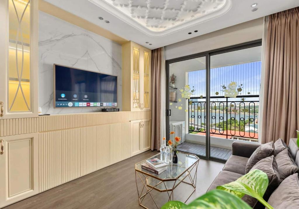 Urban Zen Saigon - Royal Apartment D4