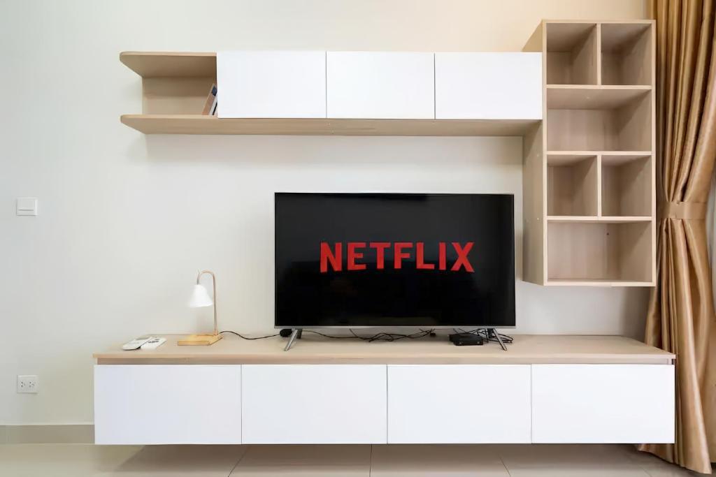 RAINBOW Sky Center TSN Airport