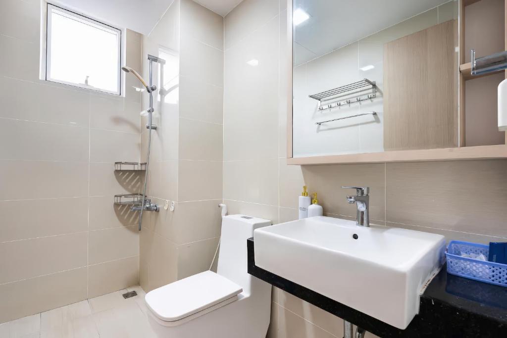 RAINBOW Sky Center TSN Airport