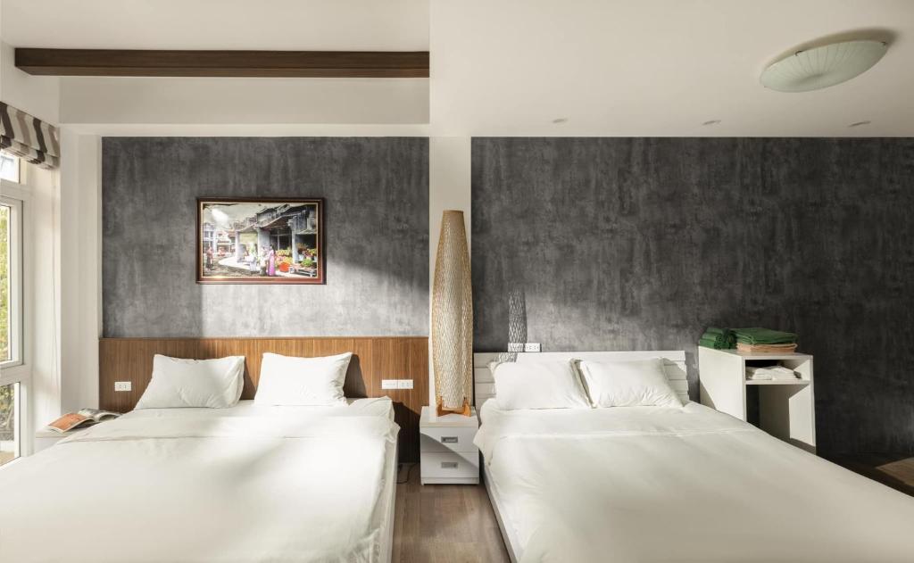 Meritel Hanoi Building with ROOFTOP Garden