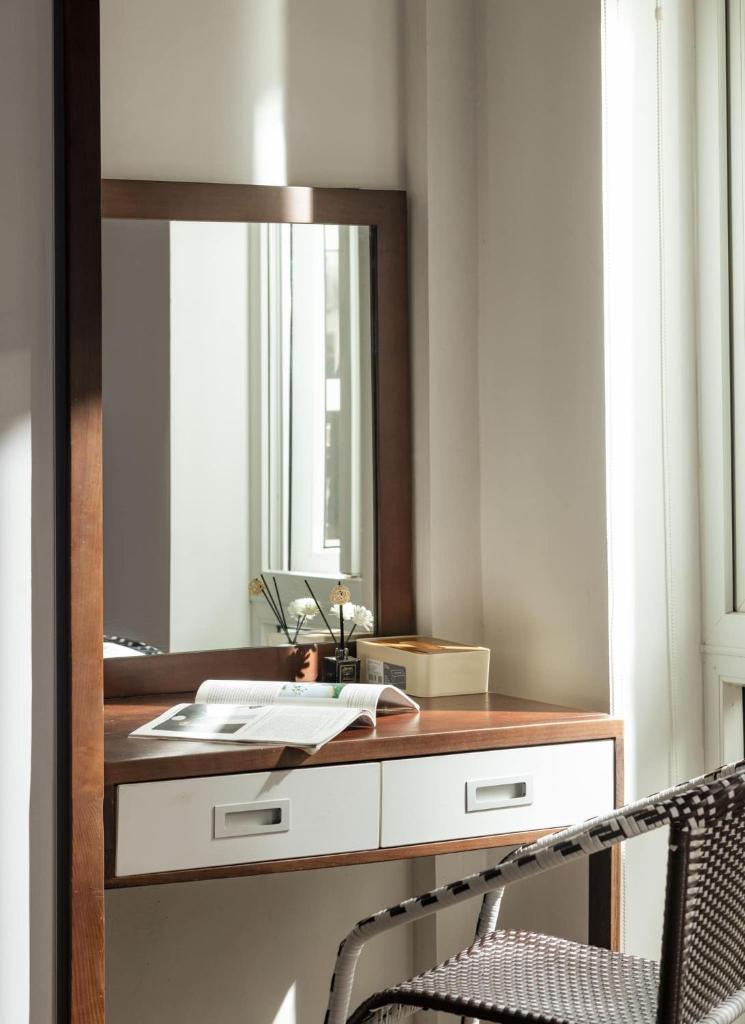 Meritel Hanoi Building with ROOFTOP Garden