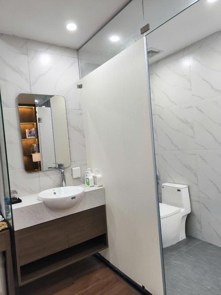 The Cosy Inn Hanoi Hotel - Tap to explore photos
