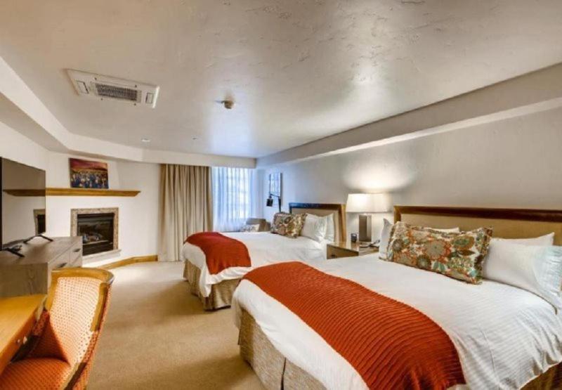 Vail Village Hotel Room With 2 Queens image