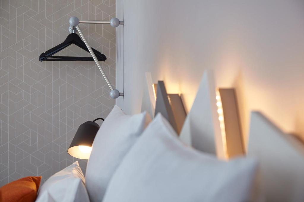 Holiday Inn - the niu, Hub Dusseldorf Messe by IHG - Tap to explore photos