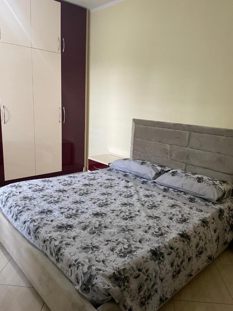 Guesthouse Shtëpia në Pyll photo 2
