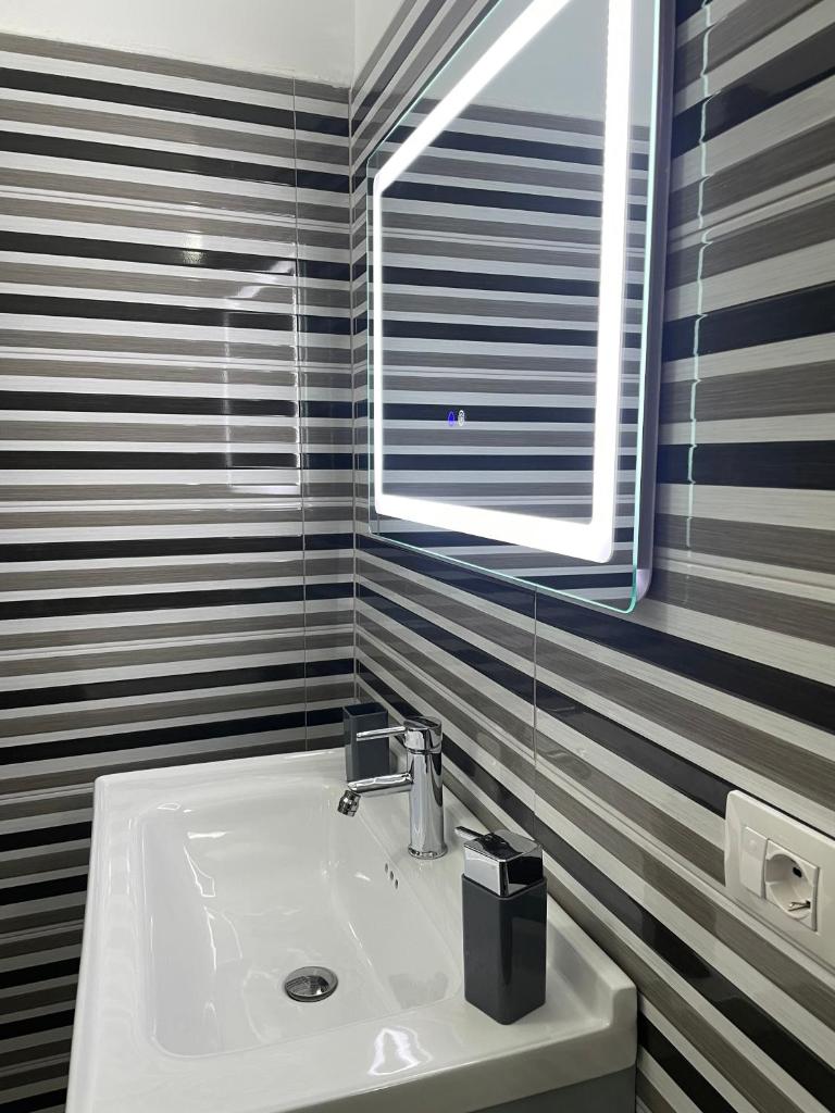 Guesthouse Shtëpia në Pyll photo 4