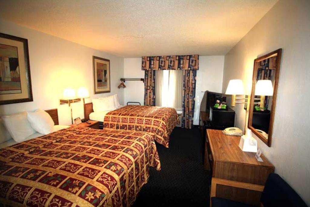 Norwood Inn and Suites - Minneapolis-St Paul Roseville image
