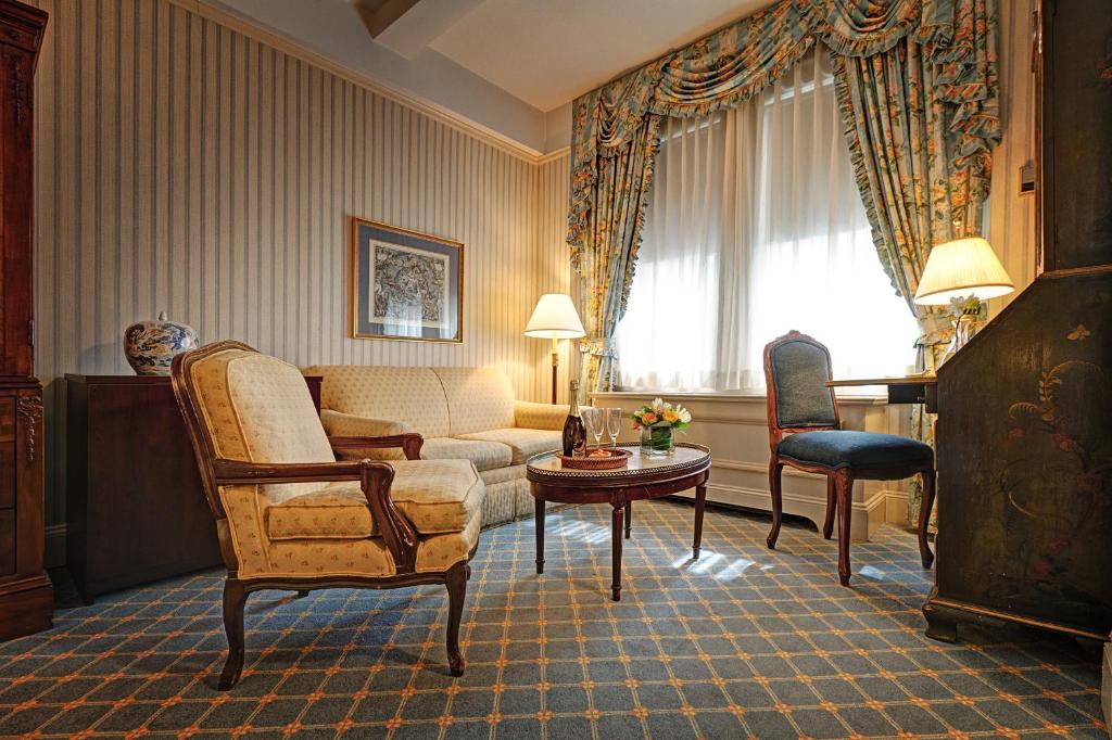 Двухместный (Номер Делюкс с кроватью размера «queen-size»), Hotel Elysee by Library Hotel Collection