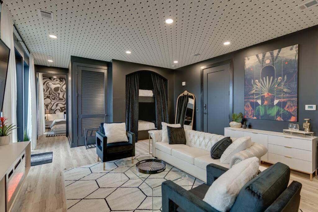 Brand New-Luxury Apartment-Downtown image