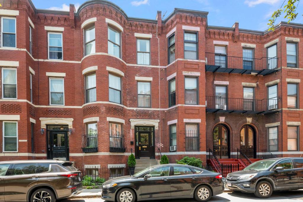 Brownstone Townhouse in Fenway image