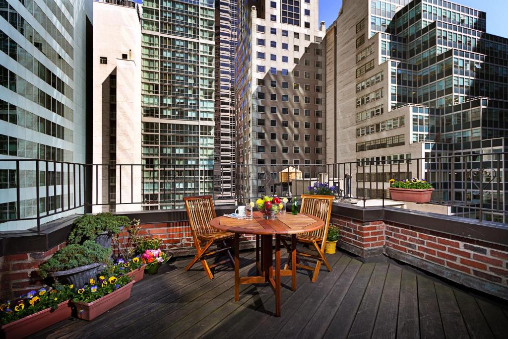 Hotel Elysee by Library Hotel Collection image